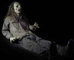 "Graveyard Ghoul" Electric Animated Zombie Prop By Jordu Schell